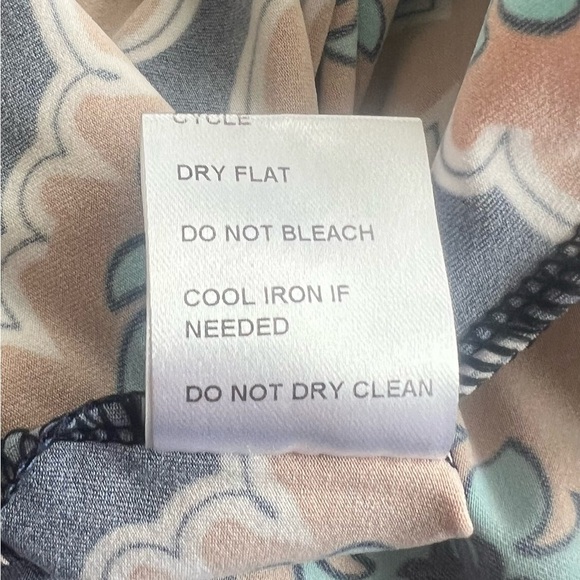 Tracy Negosian Spring Sheath Dress with Sleek Sleeves - Picture 8 of 10